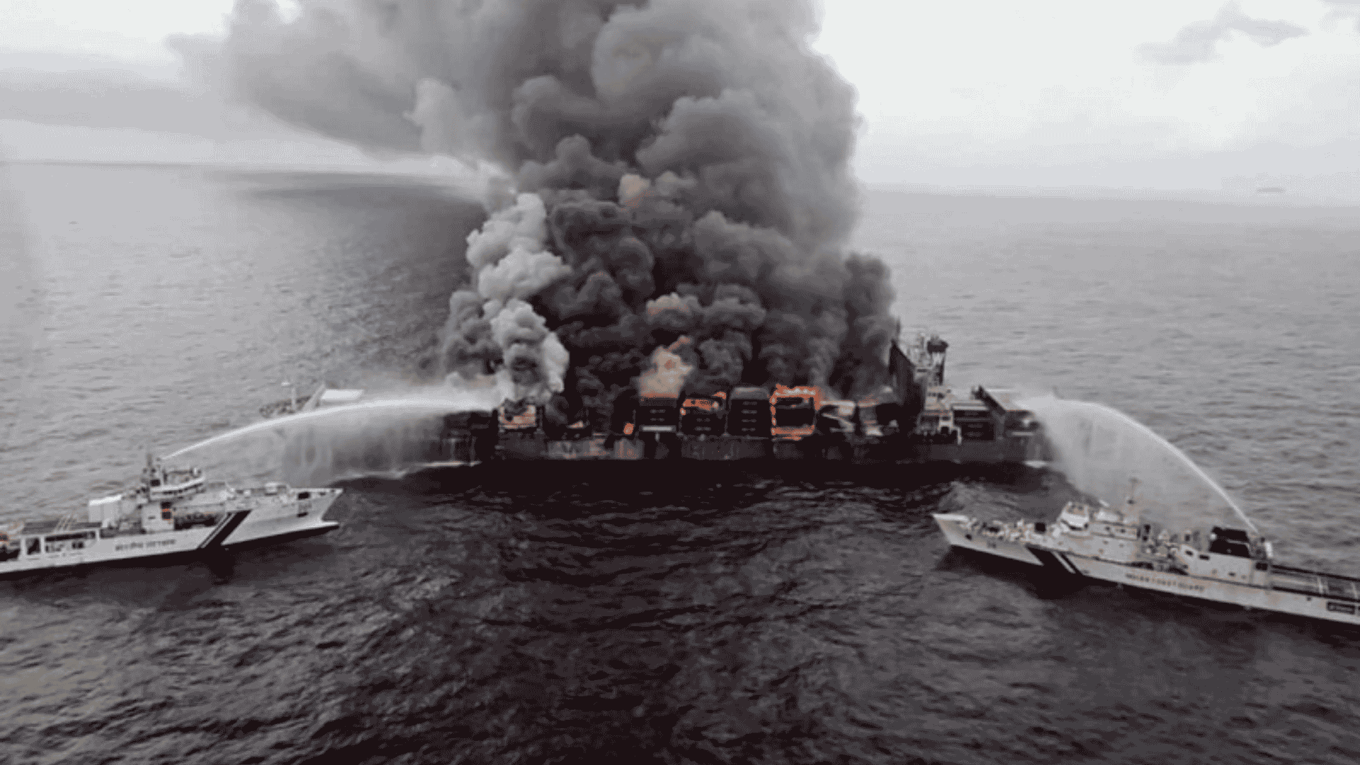 Incendio del portacontenedores “Wan Hai 503” y se confirma la desaparición de cuatro tripulantes