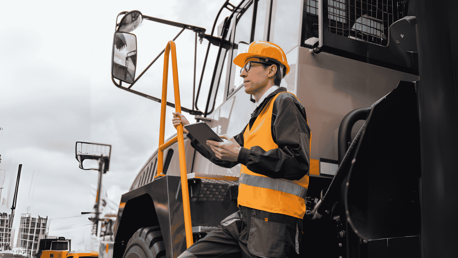 ¿Cómo evitar multas y retrasos en aduanas? Guía práctica para operadores logísticos en Ecuador